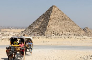 Piramida Giza. (Sky)