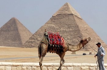 Piramida Giza. (Sky)