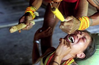 Ritual Kerik Gigi. (Youtube/Indigenous Education Foundation)