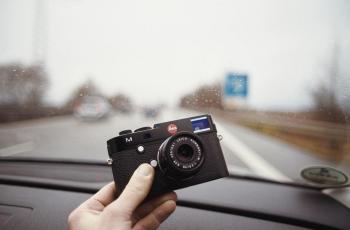 Ilustrasi mirrorless dan DSLR. (Pixabay/StockSnap)