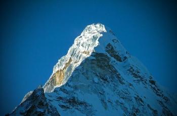 Ilustrasi pegunungan Himalaya. (Unsplash/Charlie Hammond)