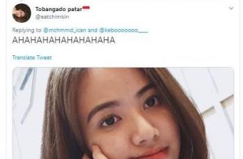 Cewek yang berfoto memegang dagunya. (Twitter/ eatchimkin)