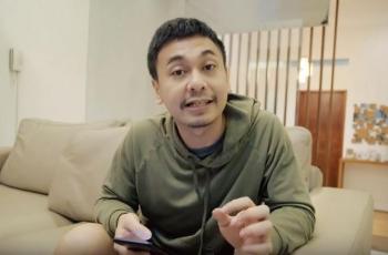 Raditya Dika saat mewawancarai pemilik akun SimpleMan. (YouTube/ Raditya Dika)