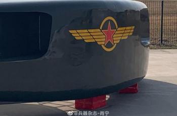 Pesawat militer terbaru China justru UFO membuat netizen heboh. (Weibo)
