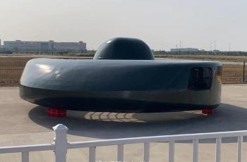Pesawat militer terbaru China justru mirip UFO. (Weibo)