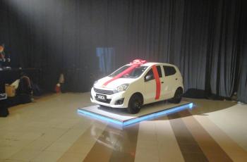 Sebuah mobil Ayla disiapkan sebagai hadiah utama. (HiTekno.com/ Rezza Racmanta)