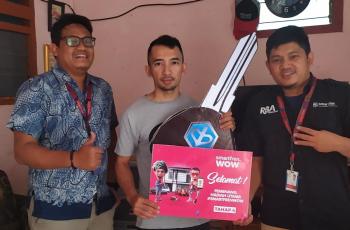 Tri Sukarno Putra Jakarta Selatan, juga didapuk menjadi pemenang hadiah Vespa. (dok. Smartfren)