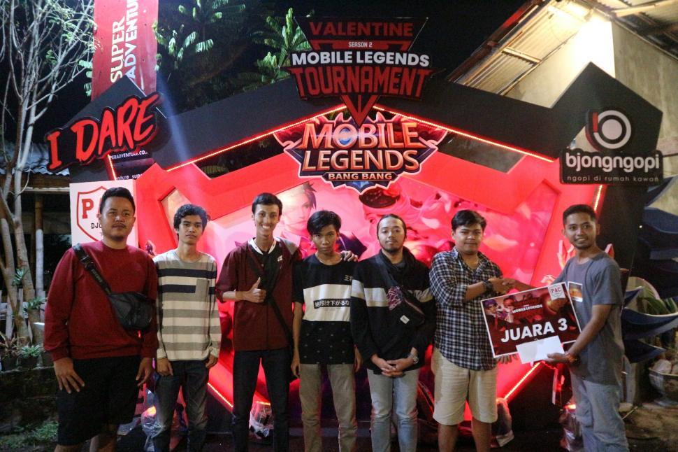 Tim NOBO Nobody meraih Juara 2 VMT Season 2. (HiTekno.com/ Rezza Rachmanta)