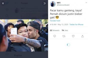 Video polisi kokang senjata. (twitter/RahmetAbabil)