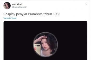 Cosplay penyiar radio jadul ini bikin netizen auto nostalgia. (Twitter/ senjatanuklir)