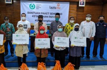 Yayasan Anak Bangsa Bisa salurkan Sembako kepada pekerja harian di Kota Yogyakarta melalui Lazismu. (dok. Gojek)