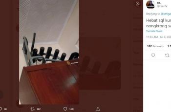 Meme troll netizen atas teori kuntilanak. (Twitter/ @hiar7a)