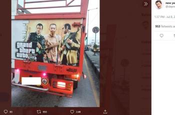 Cover GTA V di belakang truk ini bikin netizen geli. (Twitter/ depresionistaa)