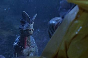 Dilophosaurus yang digambarkan pada film Jurassic Park. (YouTube/ Liam Jacobs)