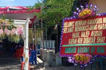 Viral karangan bunga yang membongkar aib orang. (Instagram/ lambe_turah)