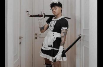 Reza Arap yang pakai kostum maid ini bikin netizen salfok. (Facebook/ Reza Oktovian)