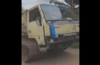 Truk dimodif jadi tank. (Twitter)