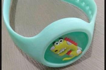 Jam tangan motif naga. (Twitter/@txtdarionlineshop)