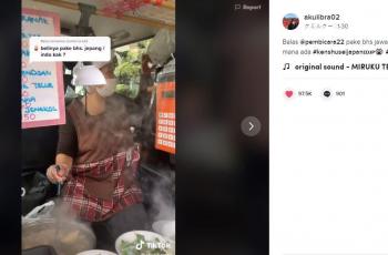 Bakso dan tempe mendoan yang dijual di Jepang ini bikin salfok. (TikTok/ @akulibra02)