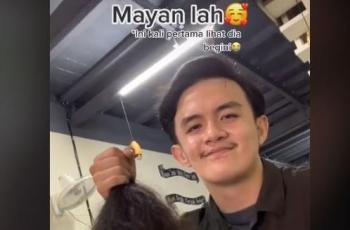 Cewek yang menemani doi potong rambut ini menarik perhatian netizen. (TikTok/ @inachann_)