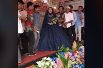 Pengantin pria yang diminta untuk memfoto bikin netizen salfok. (TikTok/ @ndandatika)