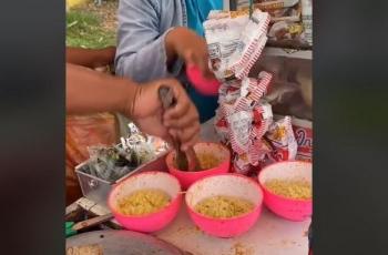 Mie level yang dibanderol seharga tiket parkir bikin netizen kepengen. (TikTok/ @tiotiodteblunk)