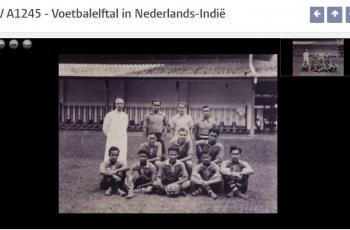 Foto jadul pemain antar klub sepak bola Hindia Belanda. (Instagram/ perfectlifeid)