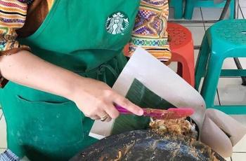 Apron ibu-ibu penjual rujak cingur. (Twitter/@FOODFESS2)