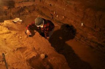 Proses penelitian di Gua Wonderwerk, Afrika Selatan. (Wonderwerk Research Project via Independent)