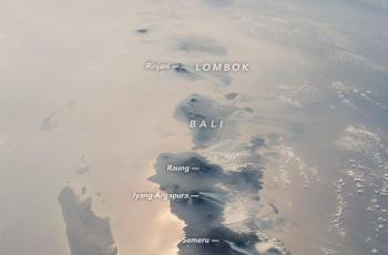 Pulau Jawa, Bali, Lombok dan Sumba. (NASA)