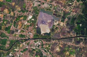 Tragedi lumpur Lapindo di Sidoarjo. (NASA)