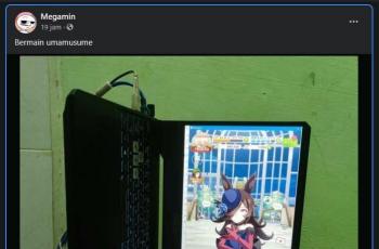 Dedikasi gamer dalam main game mobile Uma Musume Prettu Derby di laptop. (Facebook/ Megamin)