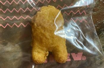 Chicken nugget bentuk Among Us. (Ebay)