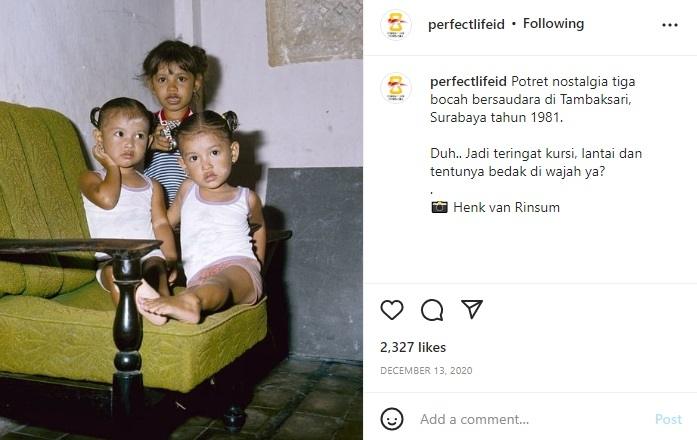 Kursi legend di foto jadul tiga bocah di Surabaya tahun 1981. (instagram/perfectlifeid)