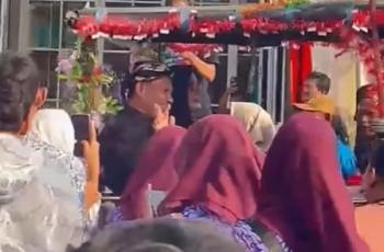 Viral Video Bupati Pati Sudewo Disoraki hingga Dimaki Warga Saat Menaiki Kereta Kencana