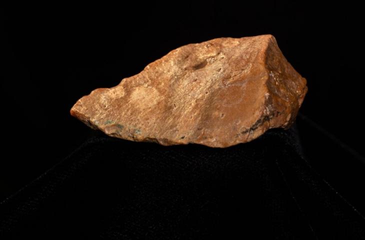 Alat batu yang ditemukan di Sulawesi. (M. W. Moore/University of New England)