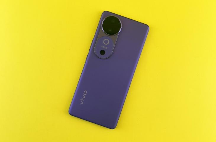 Ilustrasi HP Vivo. [Unsplash/Andrey Matveev]