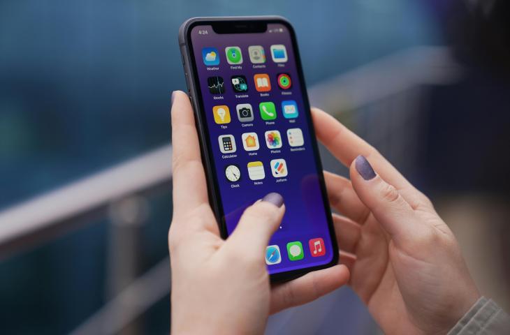 Ilustrasi iPhone. [Unsplash/Jotform]
