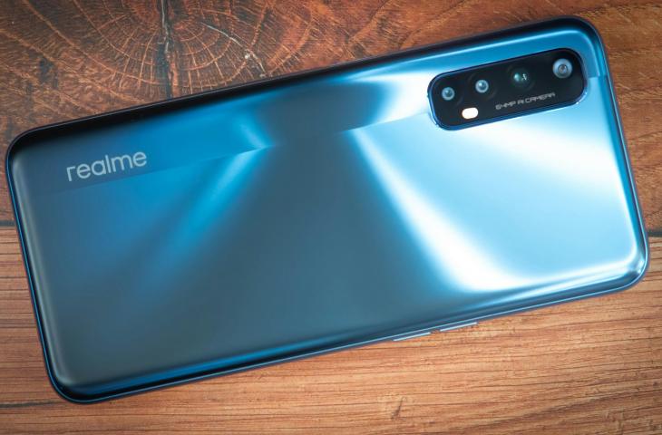 Ilustrasi HP Realme. [Unsplash/e
