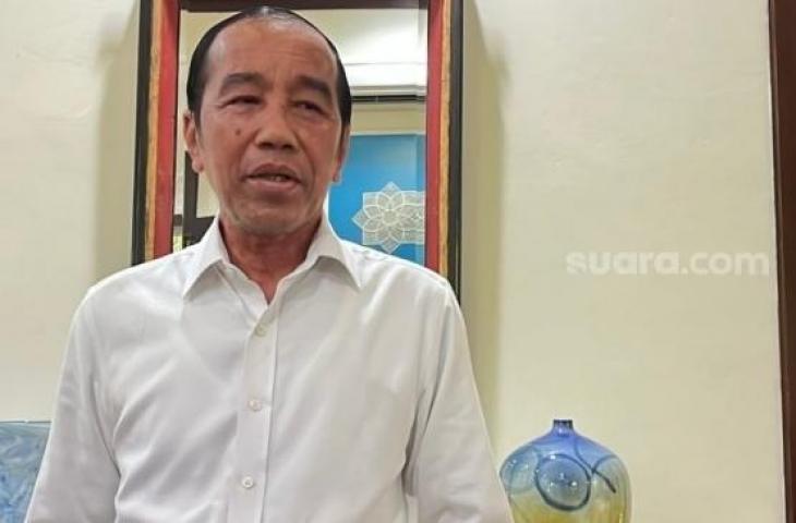 Presiden ke-7 Jokowi saat ditemui di kediamannya. (Suara.com/Ari Welianto)