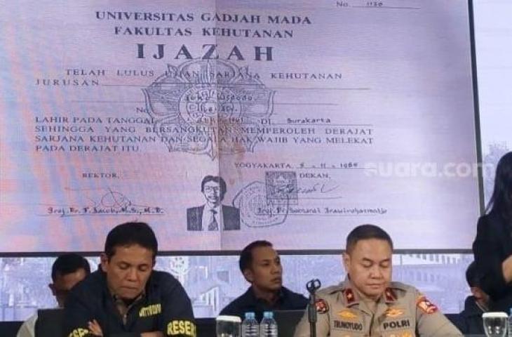 Dirtipidum Bareskrim Polri, Brigjen Djuhandhani Rahardjo Puro mengatakan ijazah Jokowi asli. (Suara.com/Faqihj)