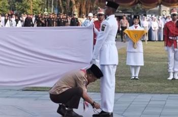 Aksi Spontan Wakil Bupati Kulon Progo Ikat Tali Sepatu Anggota Paskibraka Viral di Media Sosial