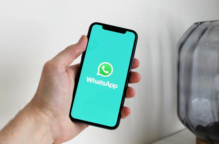 Ilustrasi WhatsApp. [Unsplash/Anton Be]