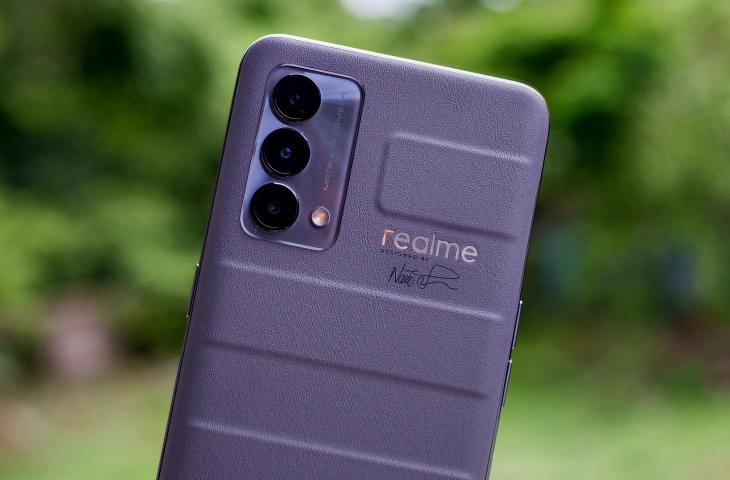 Ilustrasi HP Realme. [Unsplash/Rajkamal rk]