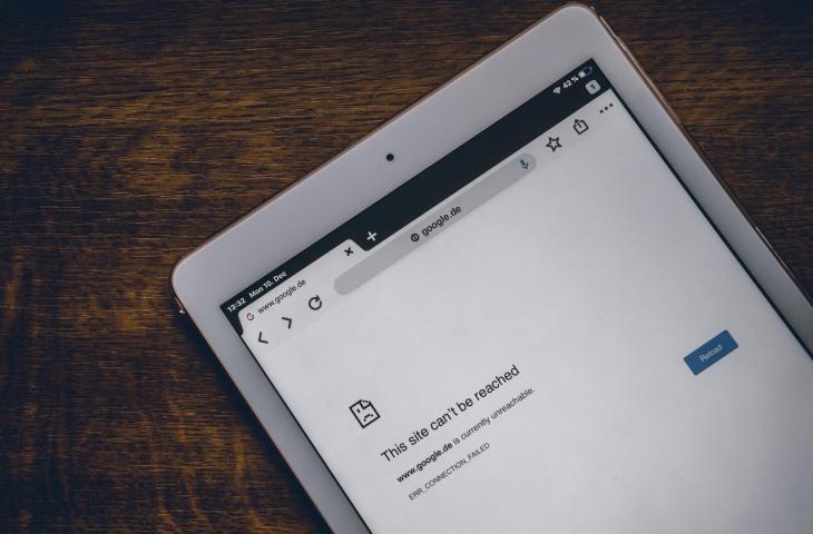 Ilustrasi tidak ada koneksi internet. [Unsplash/Jonathan Kemper]