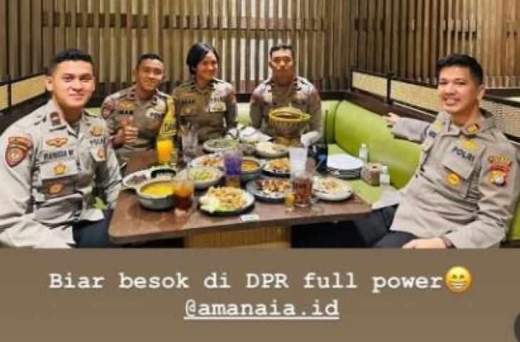 Tangkepan layar  lima oknum polisi makan hidangan Rp11 juta. [X @amanaia.id]