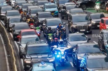 Seruan 'Stop Tot tot Wuk wuk' Dianggap Angin Lalu? Tesla Cybertruck Miliaran Kini Viral Dikawal Patwal