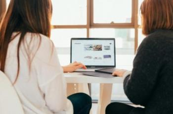 9 Alat Penerjemah Dokumen Online Gratis Terbaik 2025, Mana yang Paling Akurat?