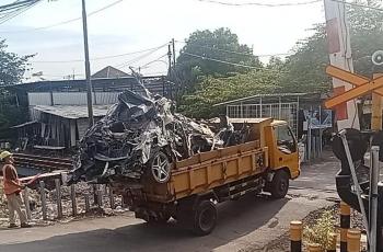 Diduga Baru Dibeli 2 Minggu Sebelum Musala Ponpes Al Khoziny Roboh, Harga Mobil Pengasuh Pondok Capai Rp 1 Miliar