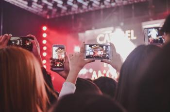 Setara DSLR, Rekomendasi HP untuk Nonton Konser dengan Kamera Jernih
